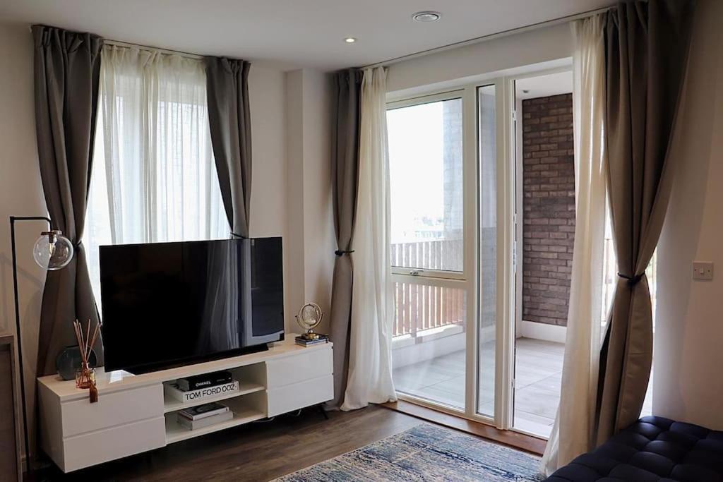 A Stylish Two Bedroom Modern Apartment With Parking Barking  Exterior foto